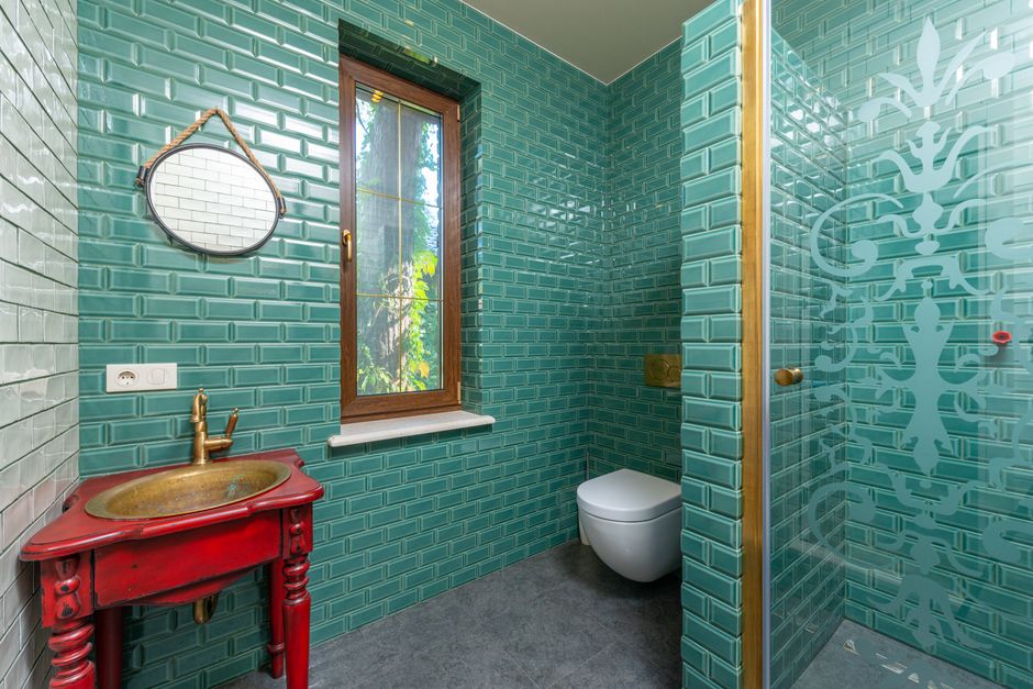 Geel toilet als opvallende zomerse badkamergadget. Geel toilet als opvallende zomerse badkamergadget.