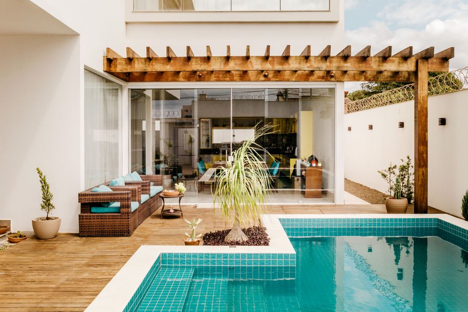 Moderne energiepositieve veranda met zonnepanelen. Moderne energiepositieve veranda met zonnepanelen.