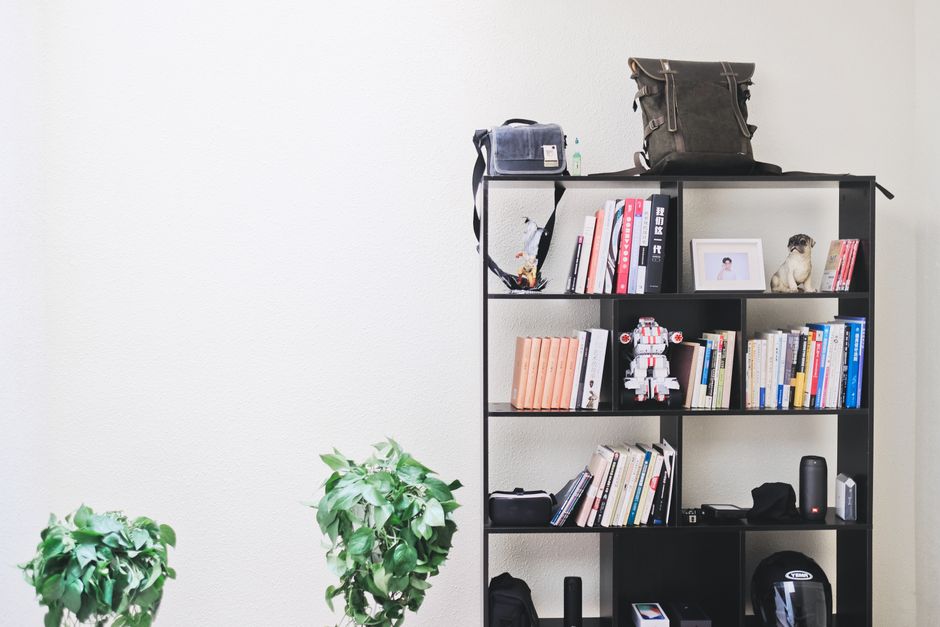 Minimalistische boekenhoek met enkele stijlvolle boeken. Minimalistische boekenhoek met enkele stijlvolle boeken.