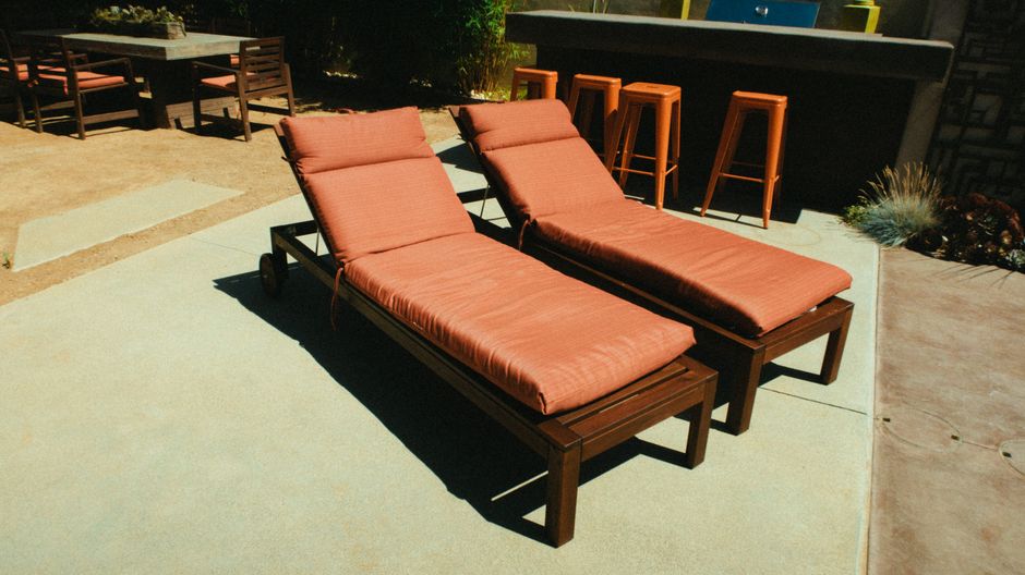 Stijlvolle, minimalistische veranda met veel daglicht.