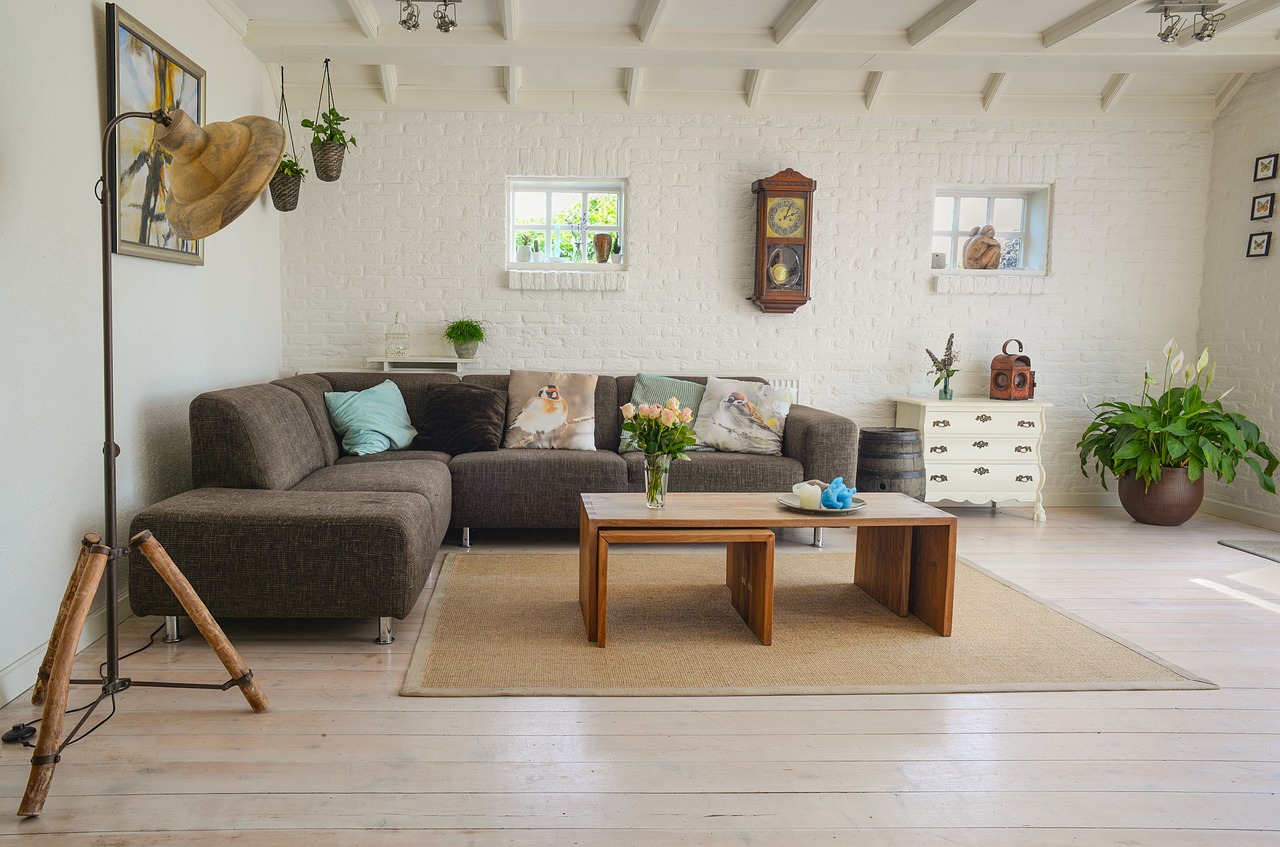 Hittebestendig interieur met eco-vriendelijke vloerkleden.